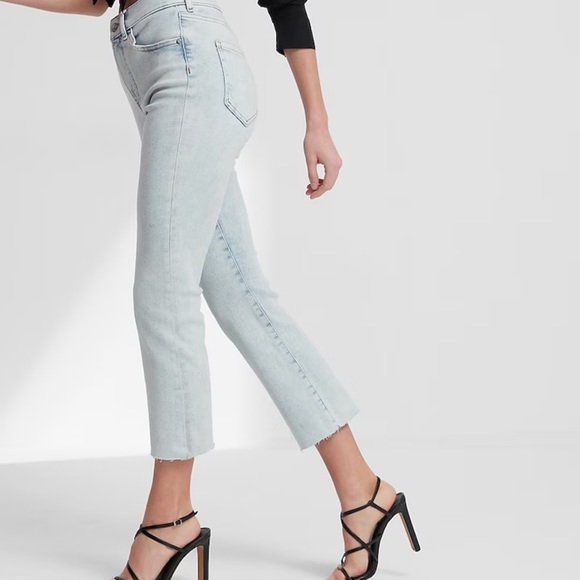 Express Women’s High Waisted Light Wash Raw Hem Cropped Flare Jeans, Size 8P - Picture 4 of 6